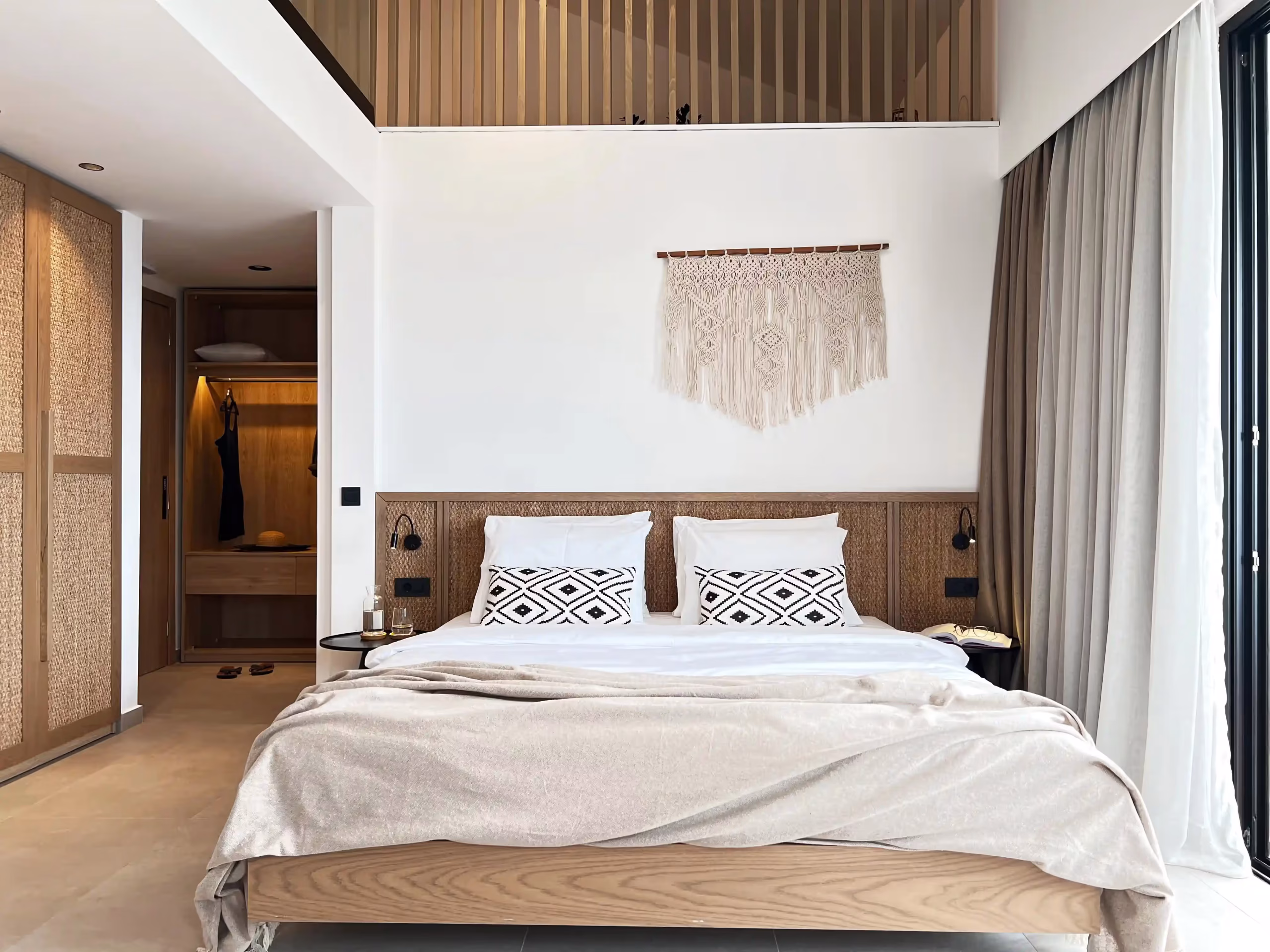 maison-rhodes-master-bedroom-2